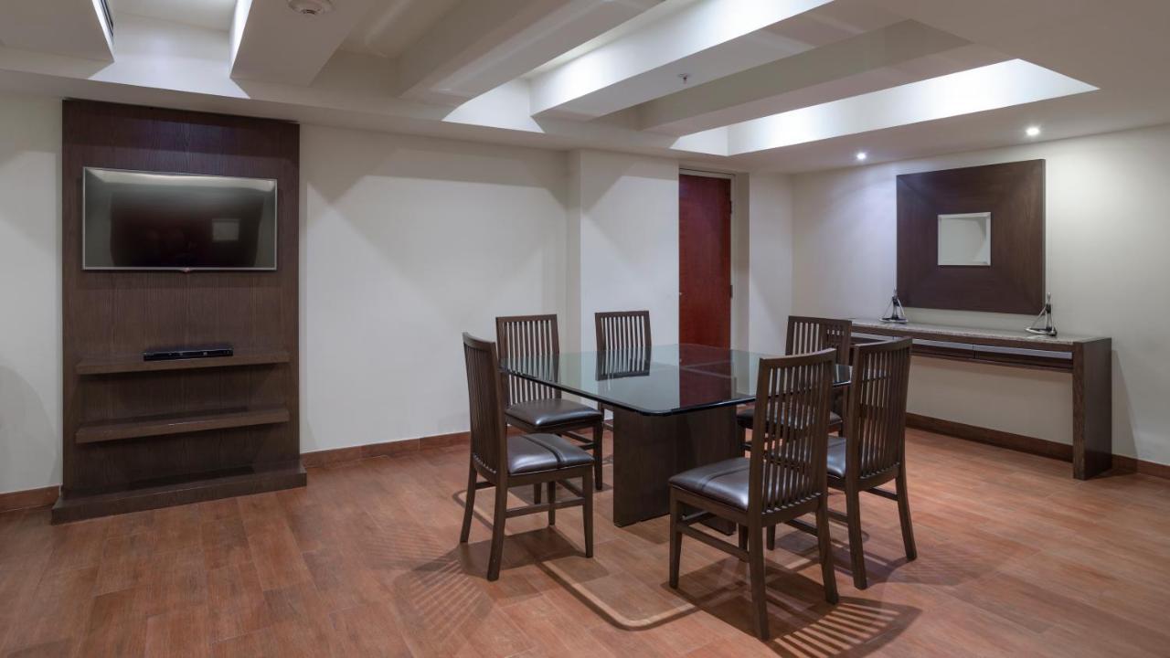 墨西哥城大学广场假日酒店 外观 照片